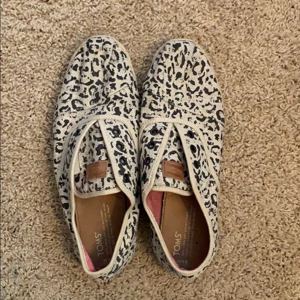Toms slip on leopard print shoes